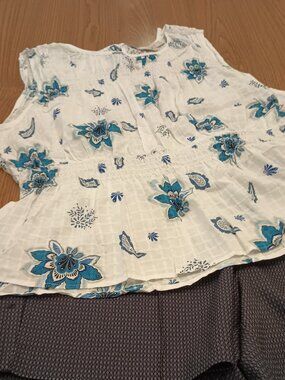 Loft Size XL White Top (NWT)